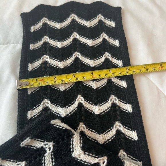 Knitted Talbots scarf - Picture 4 of 7